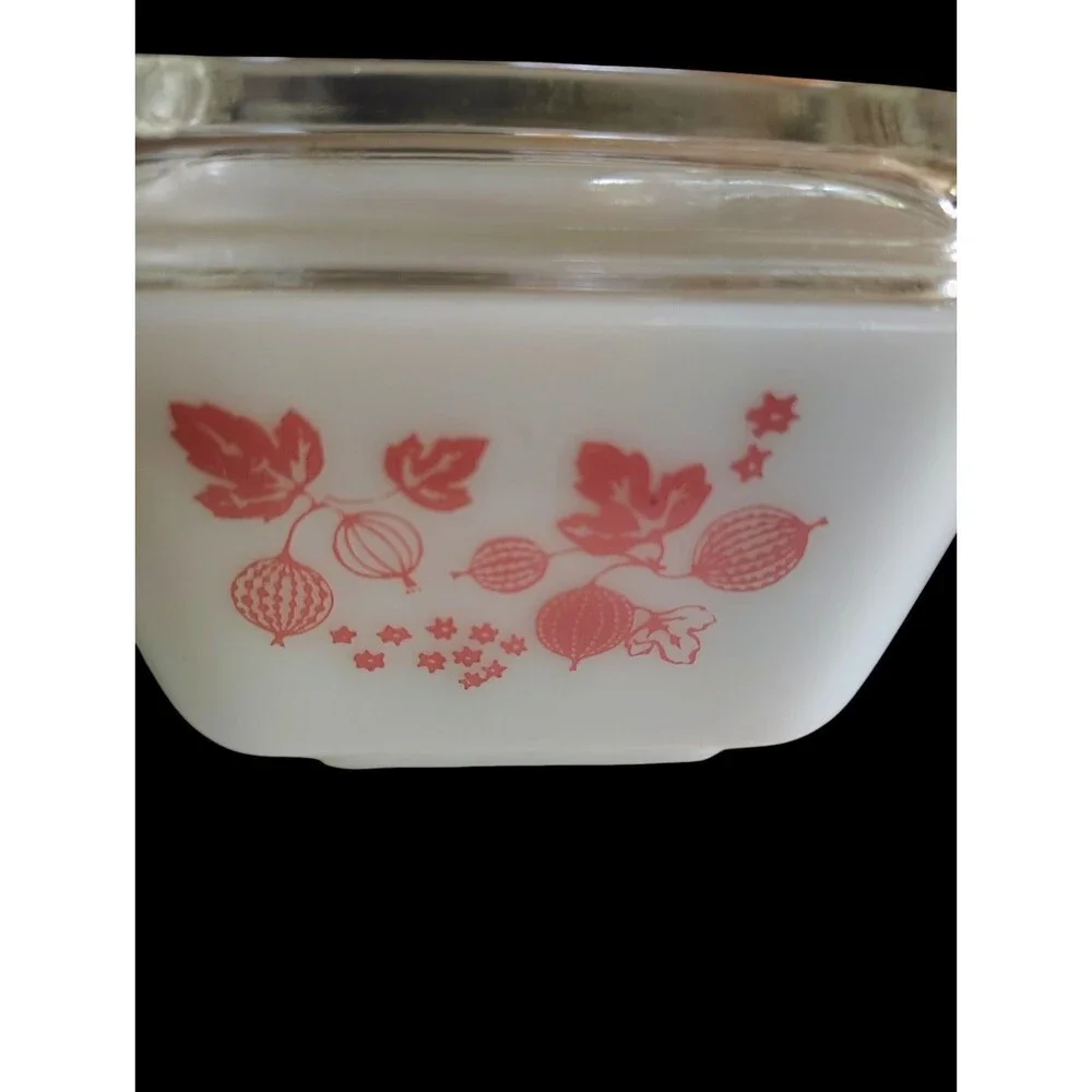 Pyrex ***small chip